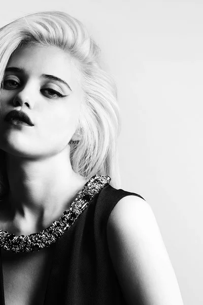 Look 16